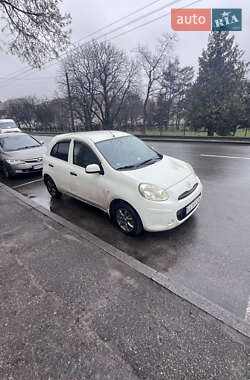 Ціни Nissan March Бензин