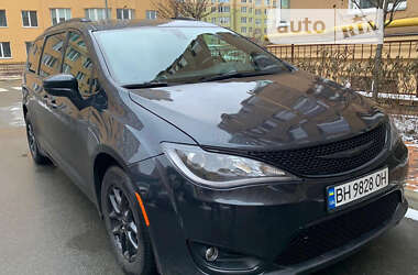 Ціни Chrysler Pacifica Бензин