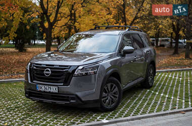 Ціни Nissan Pathfinder Бензин