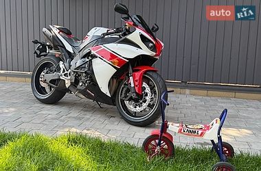 Ціни Yamaha R1 Бензин