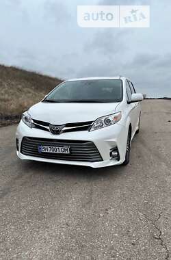 Ціни Toyota Sienna Бензин