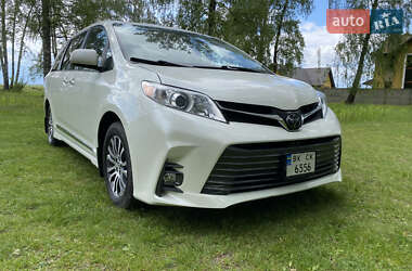 Ціни Toyota Sienna Бензин