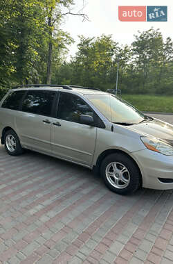 Ціни Toyota Sienna Бензин