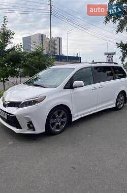 Ціни Toyota Sienna Бензин