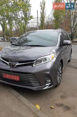 Ціни Toyota Sienna Бензин