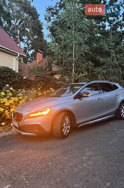 Ціни Volvo V40 Cross Country Бензин