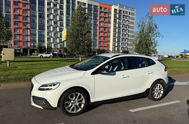 Цены Volvo V40 Cross Country Бензин