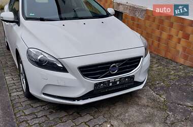Ціни Volvo V40 Бензин