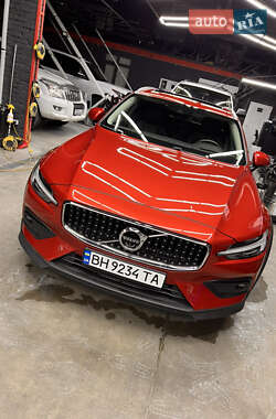 Цены Volvo V60 Cross Country Бензин