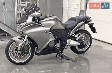 Ціни Honda VFR 1200F Бензин