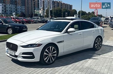 Ціни Jaguar XE Бензин