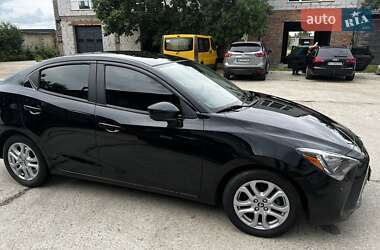 Ціни Toyota Yaris Бензин