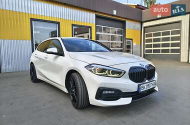 BMW 1 Series  2020