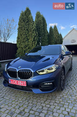 BMW 1 Series  2021