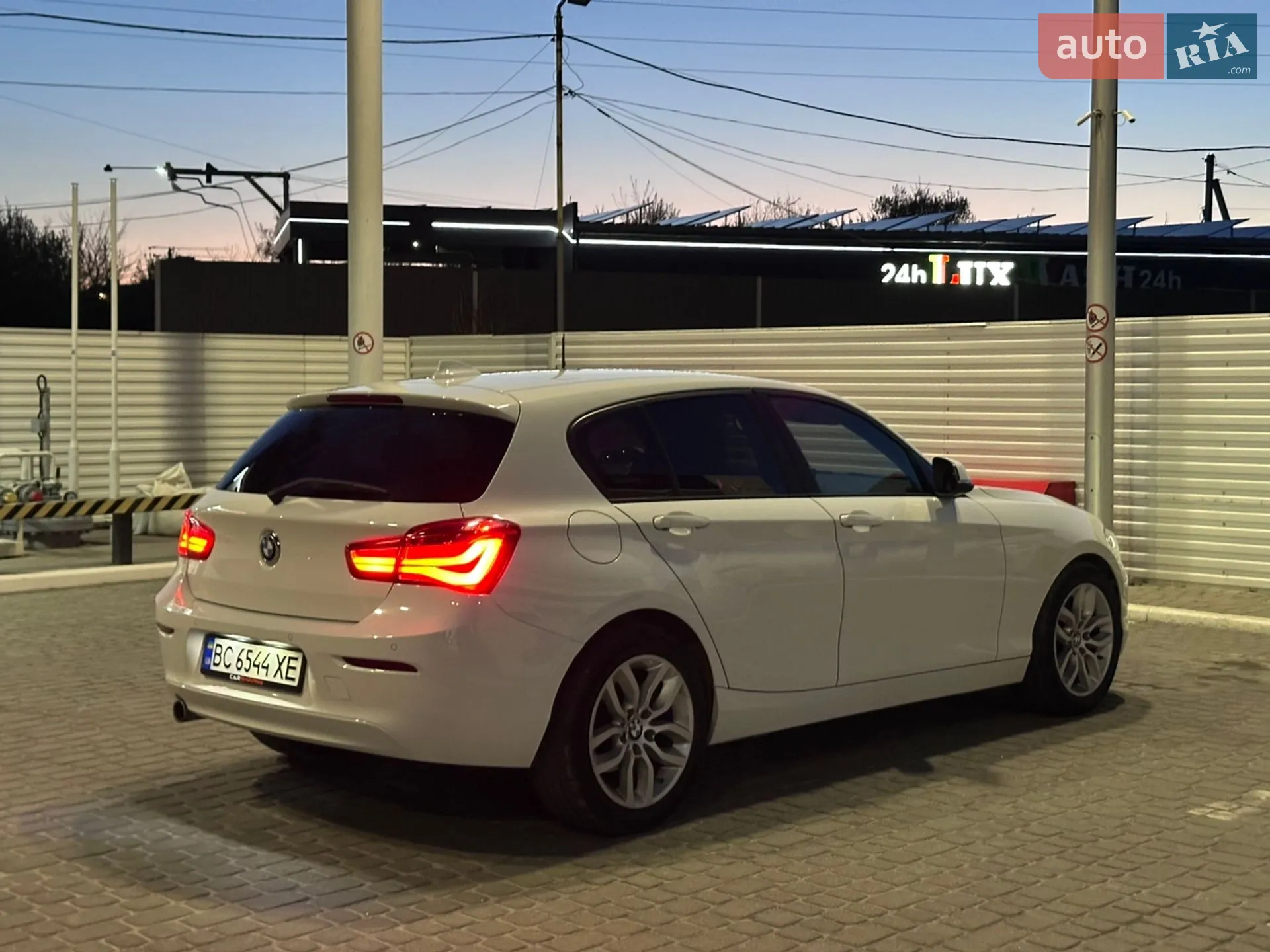 BMW 1 Series 2016 VIN WBA1V51030V721513 фото оголошення 4 з 5