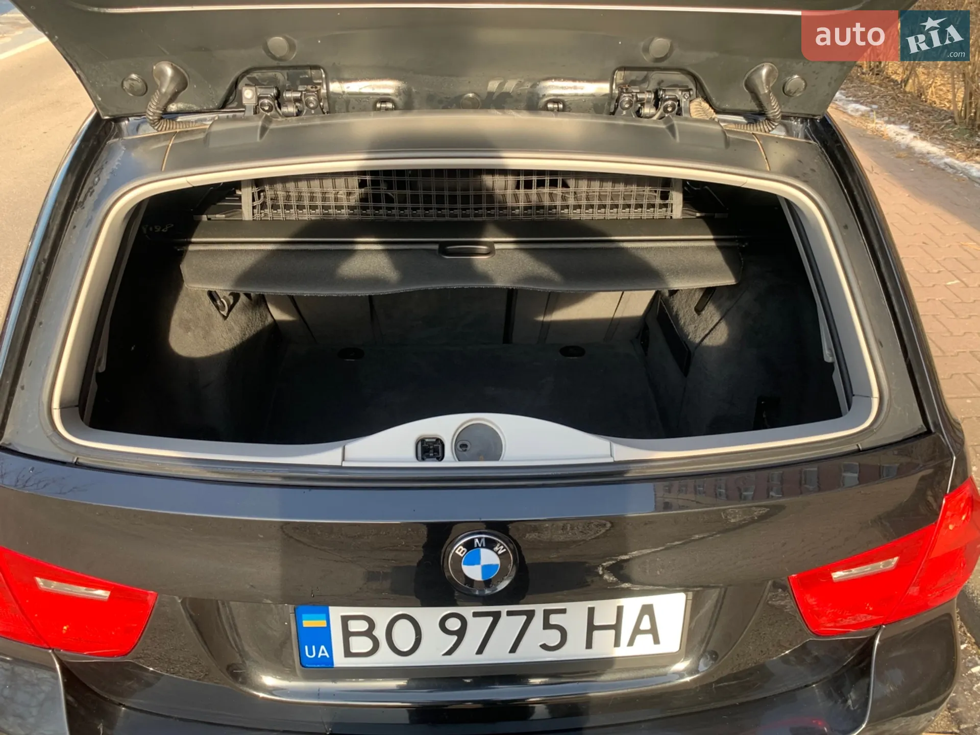 BMW 3 Series 2010 VIN WBAUX31010A670032 фото оголошення 8 з 24