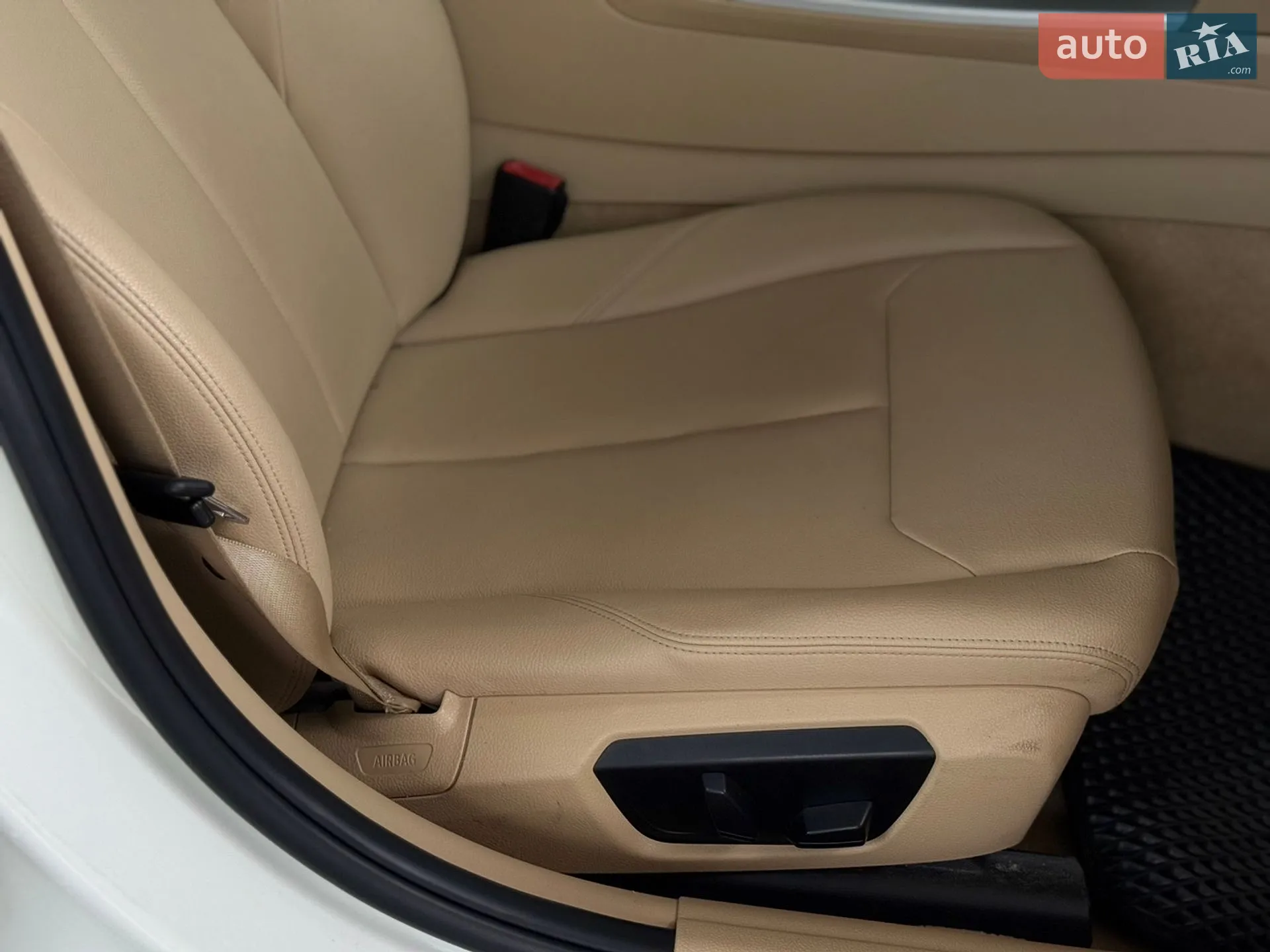 BMW 3 Series 2012 VIN WBA3A5G55DNP21171 фото оголошення 27 з 37