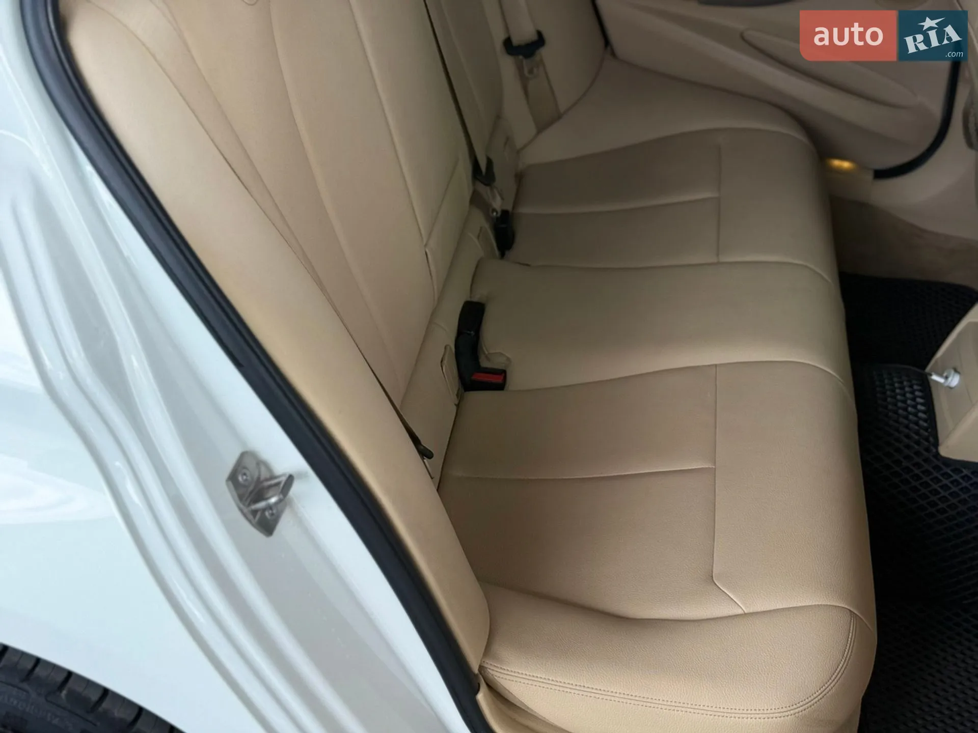 BMW 3 Series 2012 VIN WBA3A5G55DNP21171 фото оголошення 29 з 37