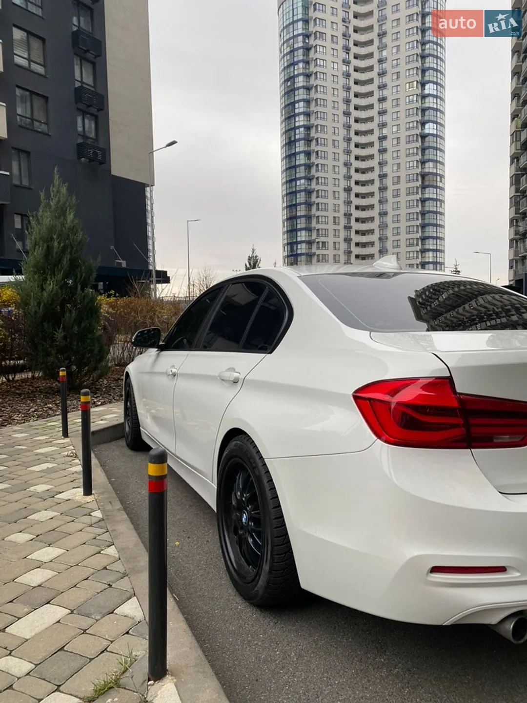 BMW 3 Series 2017 VIN WBA8A9C51JAD27708 фото оголошення 8 з 14