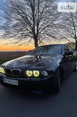 BMW 5 Series  2001