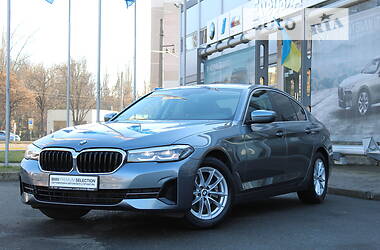 BMW 5 Series  2021