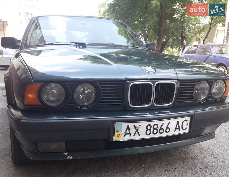 Седан BMW 5 Series