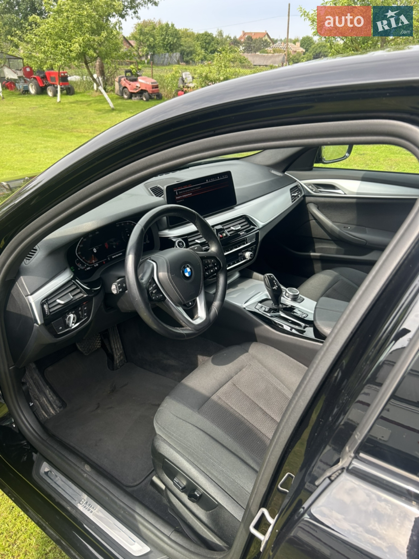 BMW 5 Series 2022 VIN WBA71AG0X0CK35184 фото оголошення 3 з 35