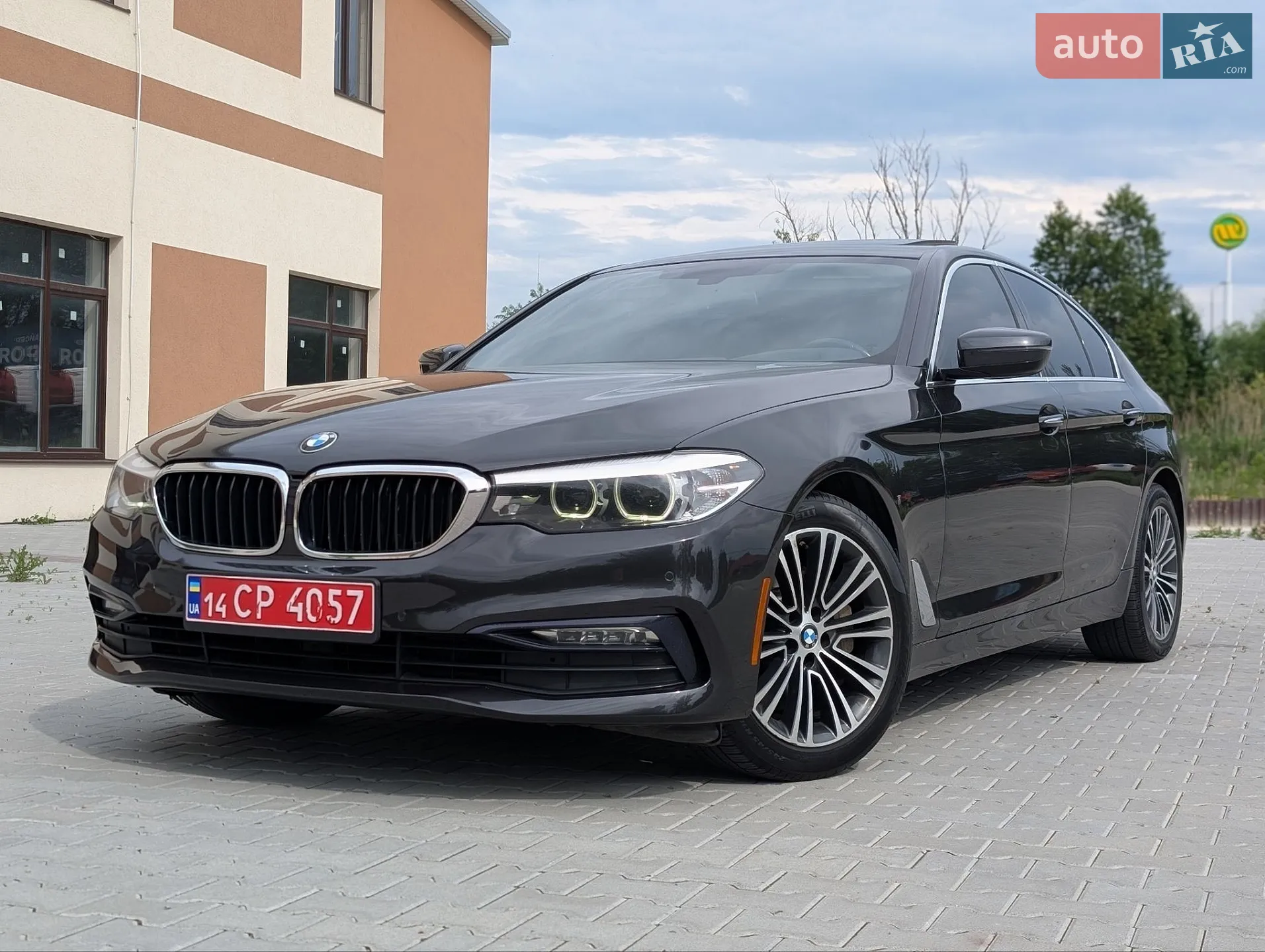 BMW 5 Series 2017 VIN WBAJA5C35HG894016 фото оголошення 2 з 68