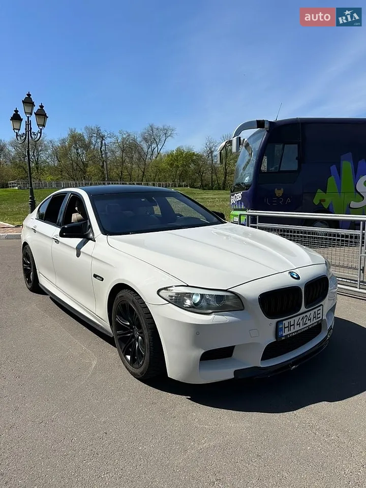 2011 BMW 5er - мініатюра 2