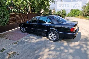 BMW 7 Series  2001