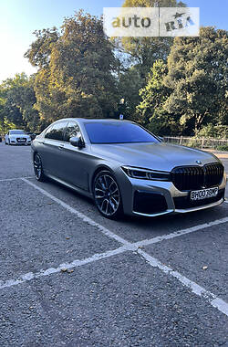 BMW 7 Series M760Li 2021