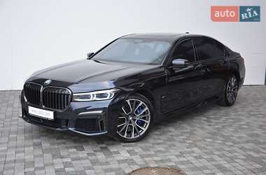 BMW 7 Series M760Li xDrive 2021