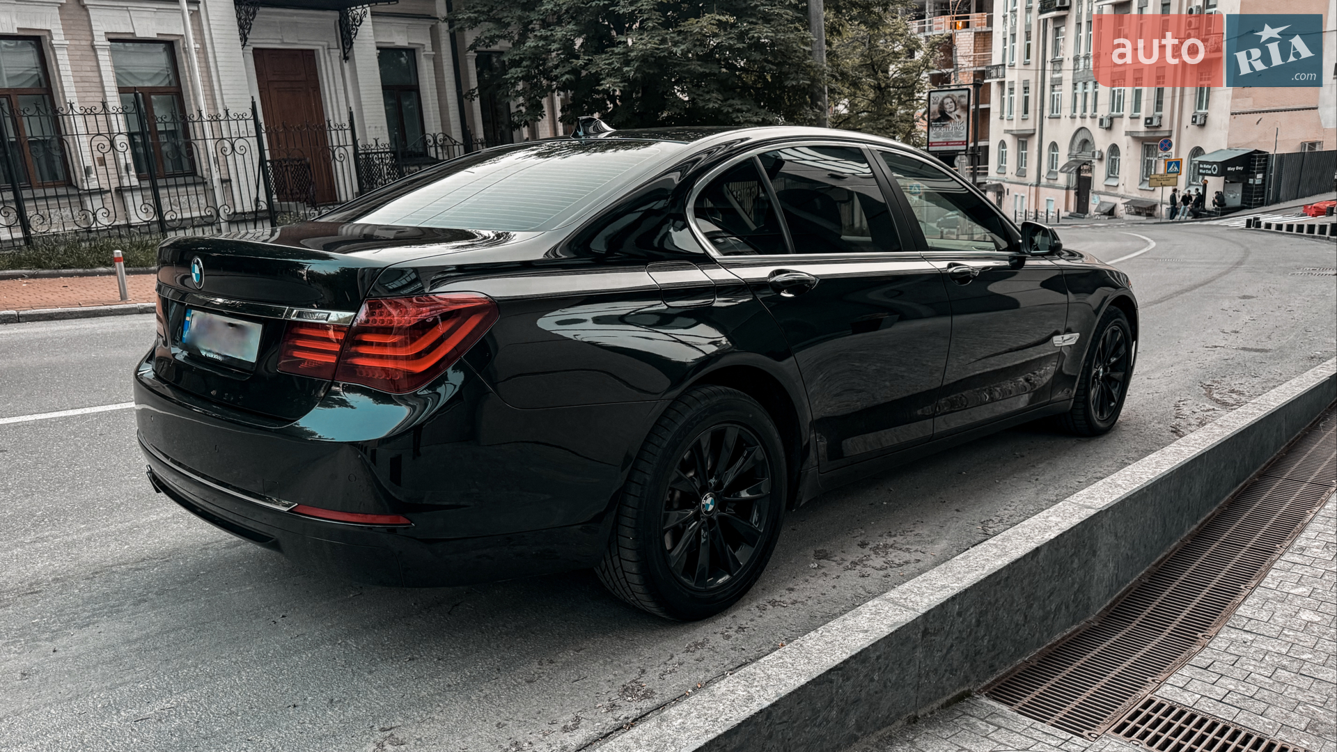 BMW 7 Series 2014 VIN WBAYC41060DZ77293 фото оголошення 2 з 8