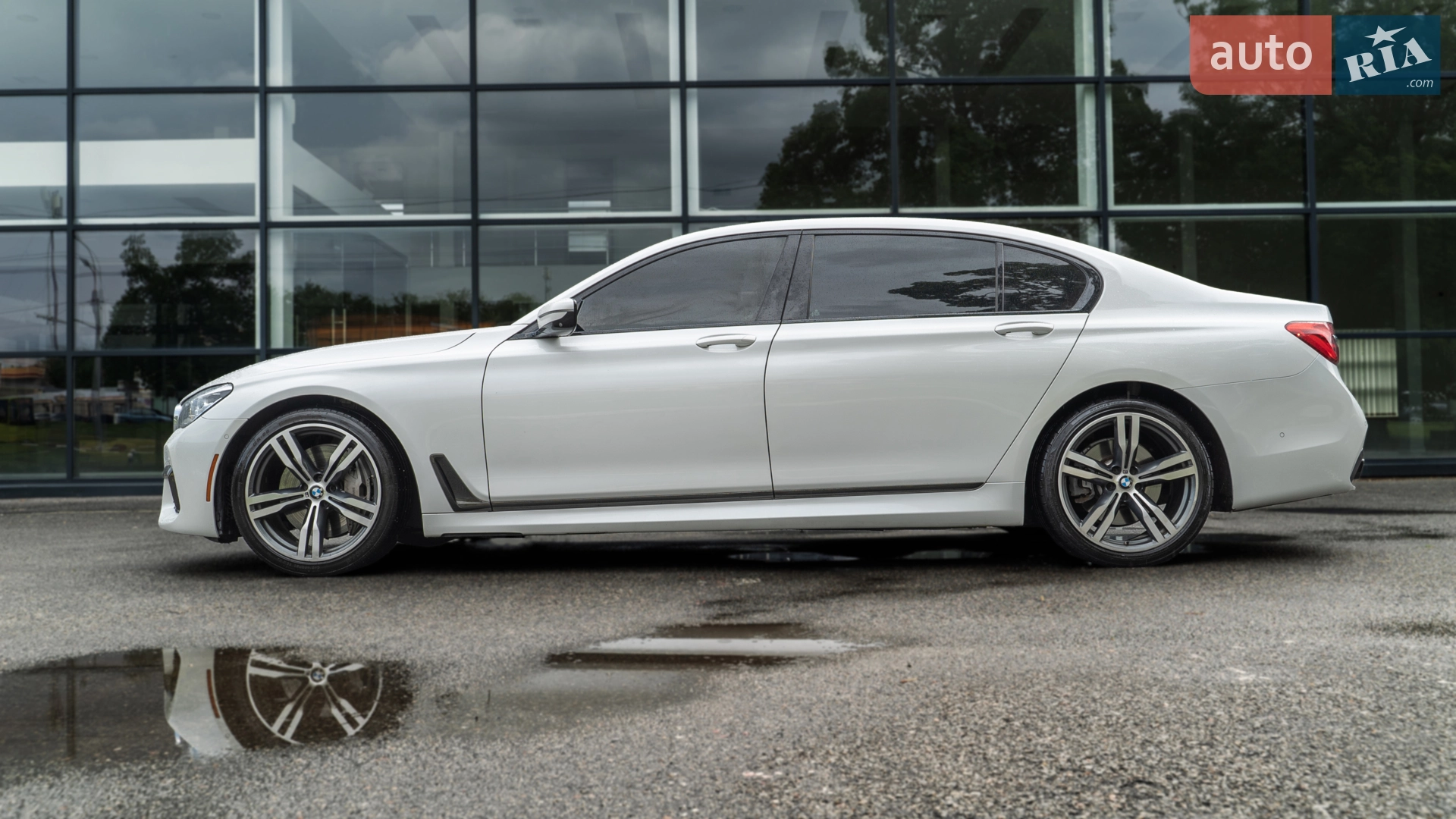 BMW 7 Series 2018 VIN WBA7F0C51KGM25593 фото оголошення 2 з 49