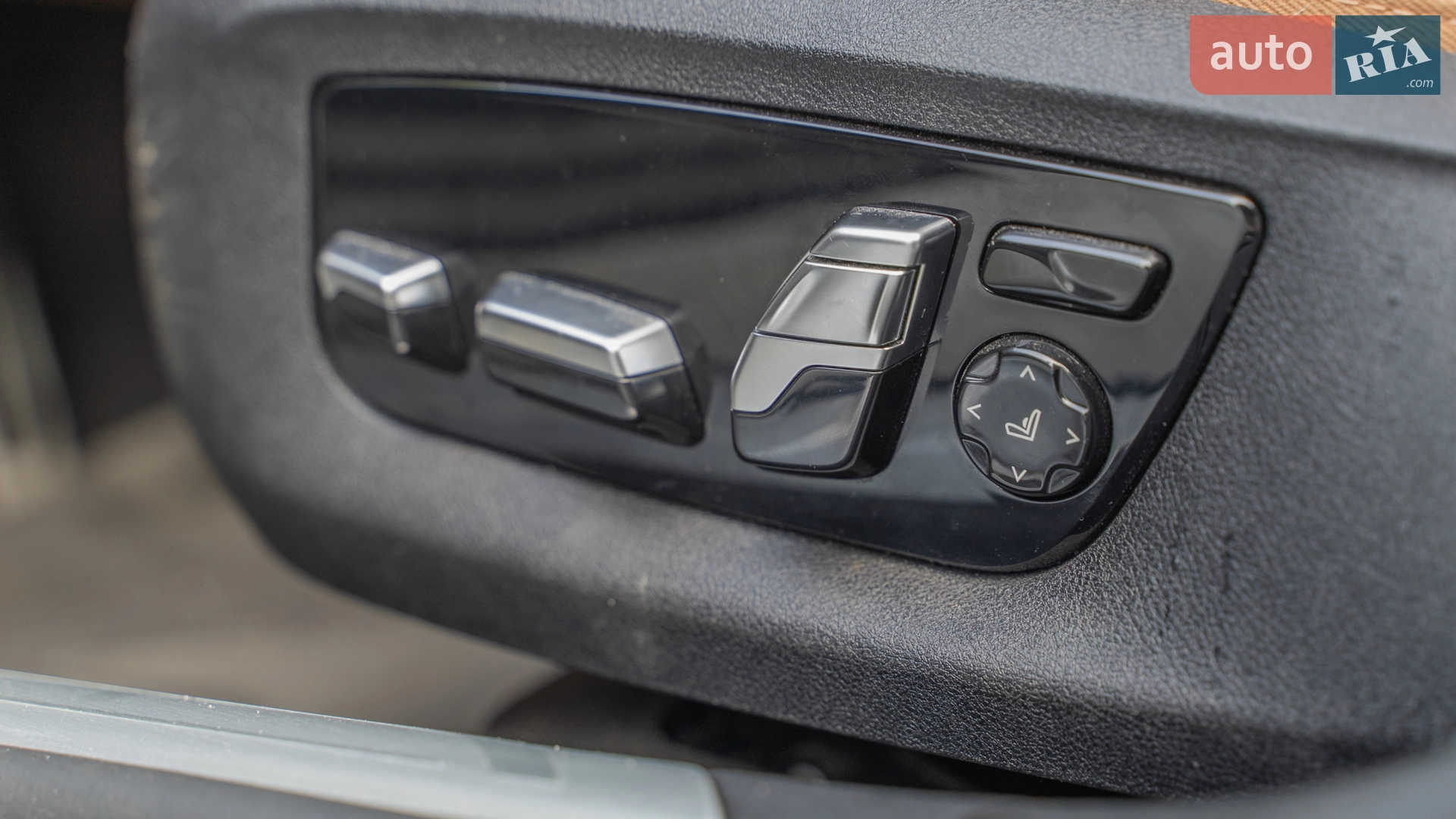 BMW 7 Series 2018 VIN WBA7F0C51KGM25593 фото оголошення 16 з 49