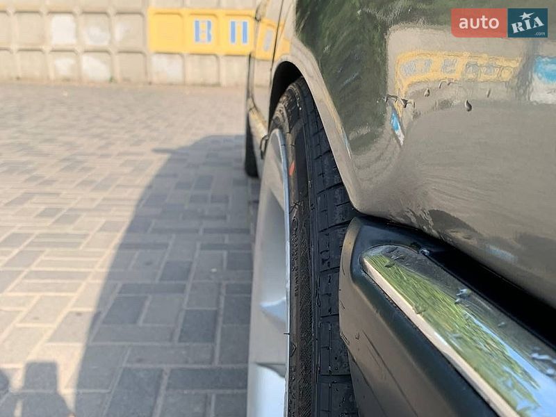 Седан BMW 7 Series 1993 в Днепре