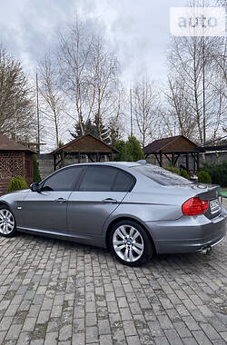 BMW   2010