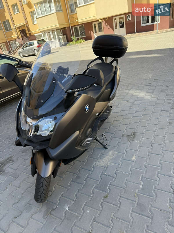 Максі-скутер BMW C 650GT