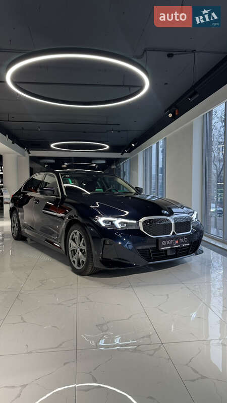 Седан BMW I3