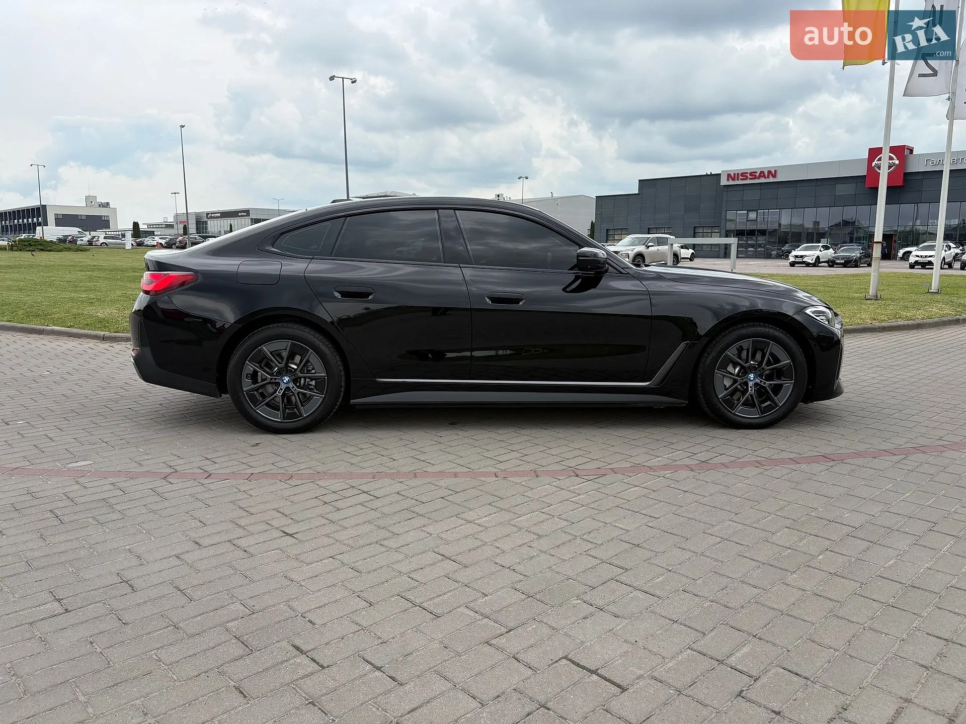 BMW i4 2023 VIN WBY43AW00PFR06130 фото оголошення 3 з 35