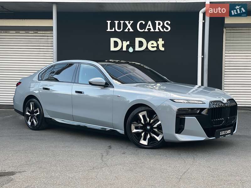 BMW i7