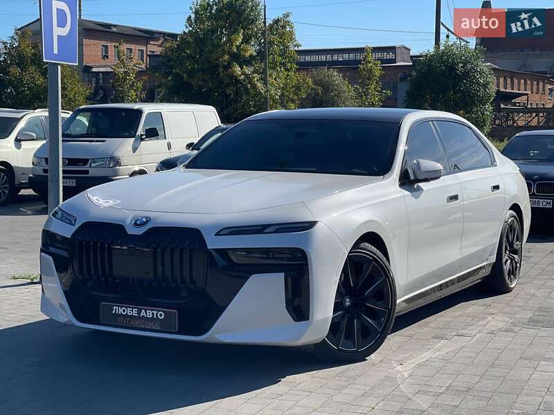 BMW i7