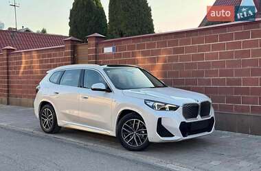 BMW iX1  2025