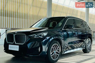 BMW iX1  2025