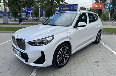 BMW iX1  2024