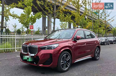 BMW iX1  2024