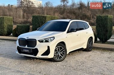 BMW iX1  2024