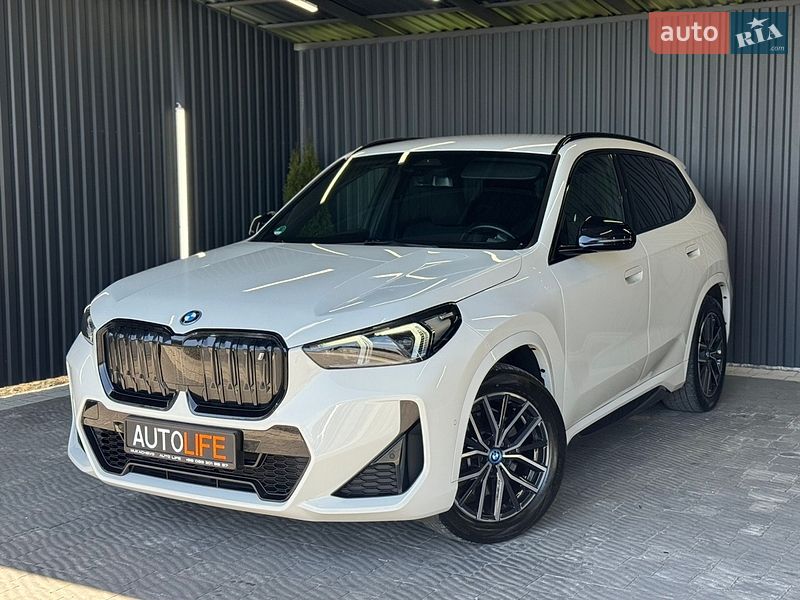 BMW iX1