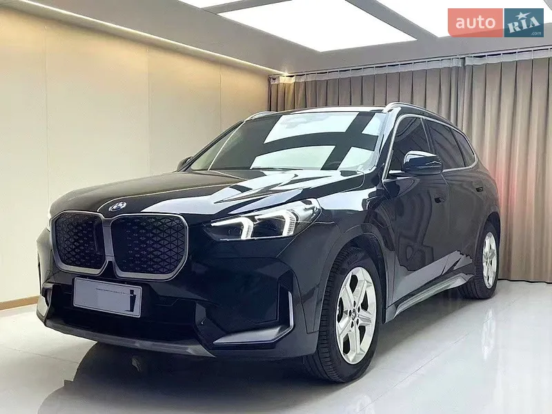 BMW iX1