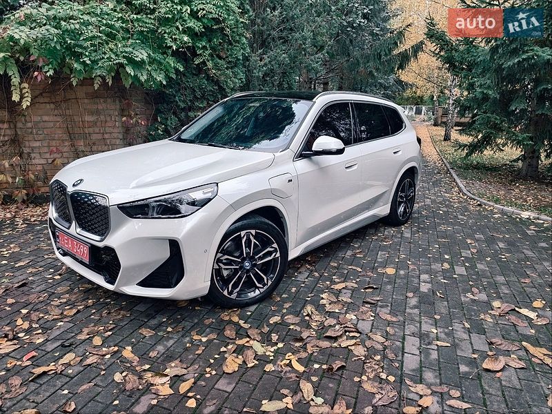 BMW iX1 2024
